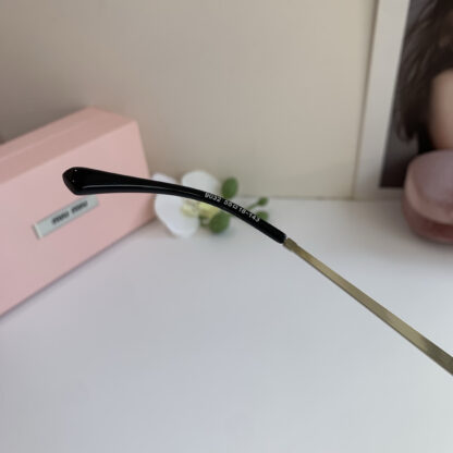 Miu Miu trendy fashion sunglasses - Image 8
