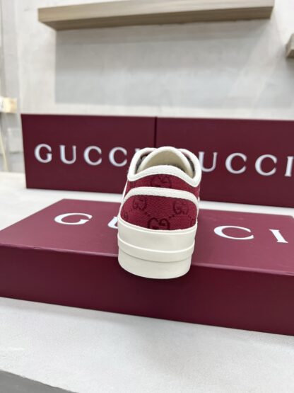 Gucci classic design German training elements catwalk model - Image 8