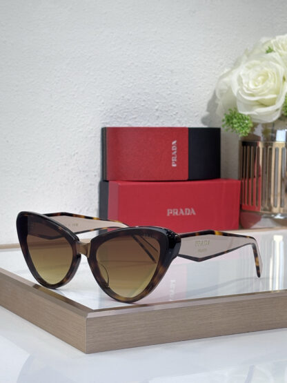 Prada fashion trend sunglasses - Image 7