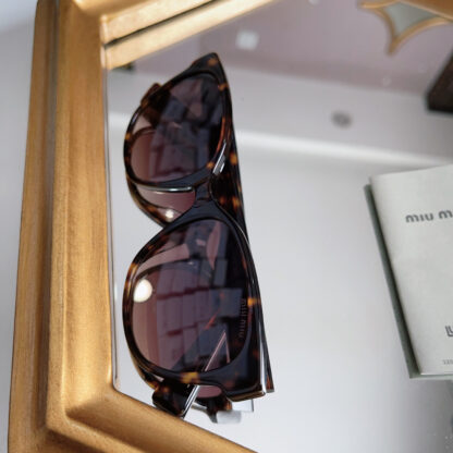 Miu Miu trendy fashion sunglasses - Image 8