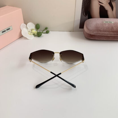 Miu Miu trendy fashion sunglasses - Image 8