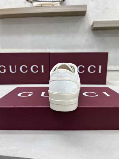 Gucci classic design German training elements catwalk model - Image 8