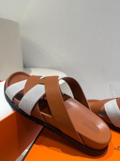 Hermès brown and grey woven slippers - Image 3