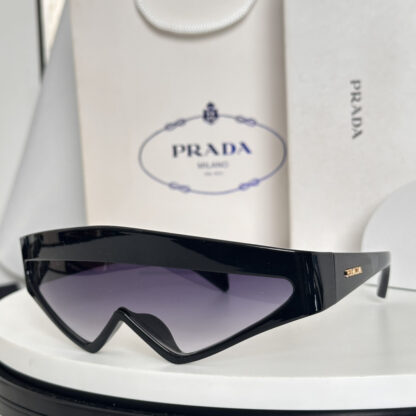 Prada fashion trend sunglasses - Image 7