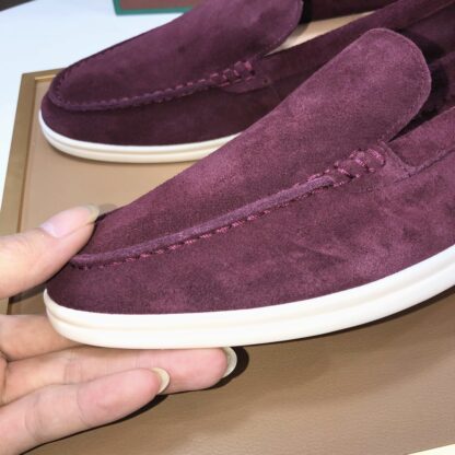 Hermès couple's deep red high-end classic loafers - Image 7