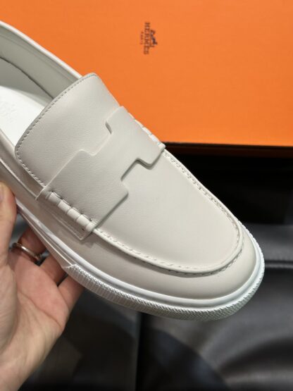Hermès classic men's off-white soft and durable casual loafers - Image 7