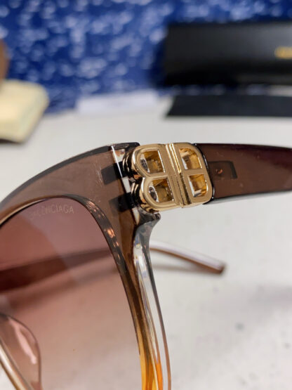 Balenciaga fashion sunglasses - Image 7