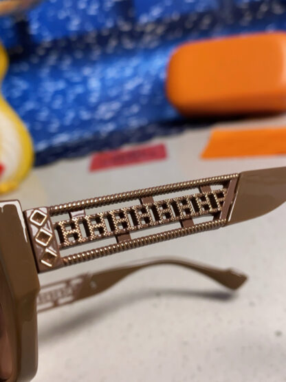 Hermes Fashion Sunglasse - Image 7