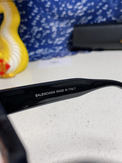 Balenciaga fashion sunglasses - Image 7