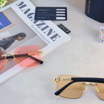 Balenciaga fashion sunglasses - Image 7