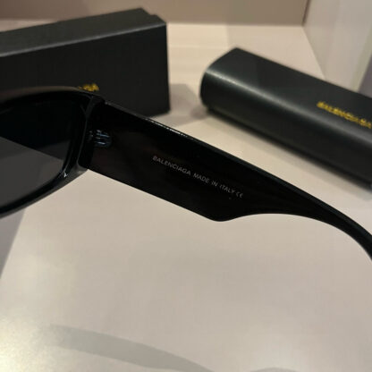 Balenciaga fashion sunglasses - Image 7