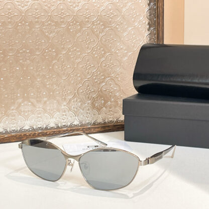 Balenciaga fashion sunglasses - Image 7