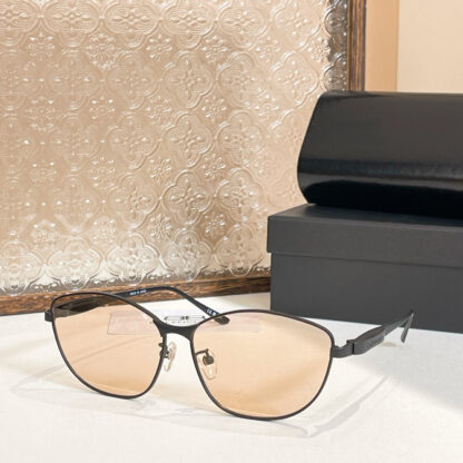 Balenciaga fashion sunglasses - Image 7