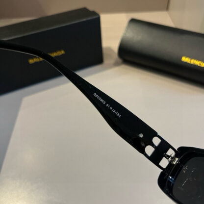 Balenciaga fashion sunglasses - Image 7