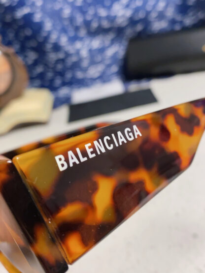 Balenciaga fashion sunglasses - Image 7