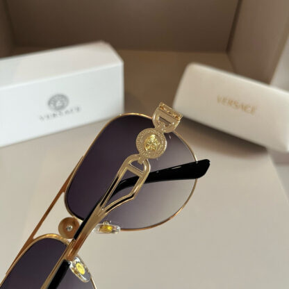 Versace fashion trend sunglasses - Image 8