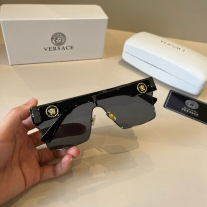 Versace fashion trend sunglasses - Image 8