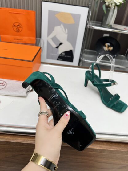 Hermès handmade stiletto sandals in dark green - Image 7