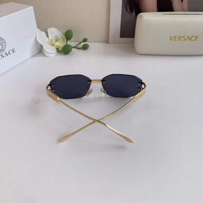 Versace fashion trend sunglasses - Image 7