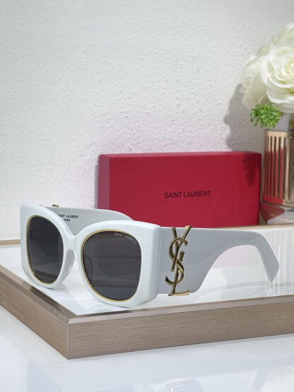 Yves Saint Laurent fashion sunglasses - Image 7
