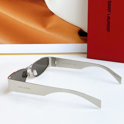 Yves Saint Laurent fashion sunglasses - Image 7