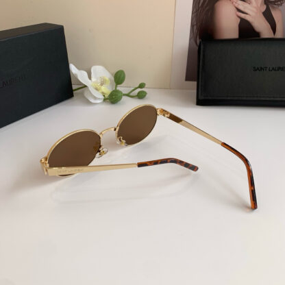 Yves Saint Laurent fashion sunglasses - Image 7