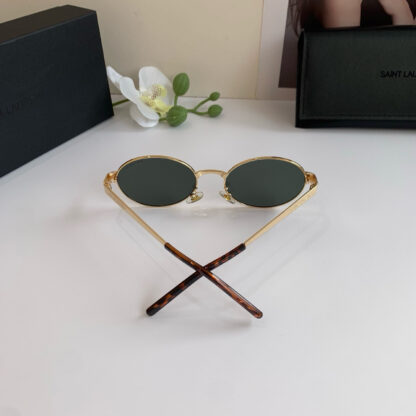 Yves Saint Laurent fashion sunglasses - Image 7