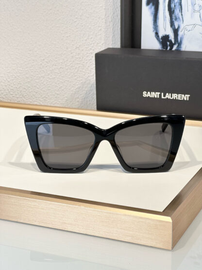 Yves Saint Laurent fashion sunglasses - Image 7