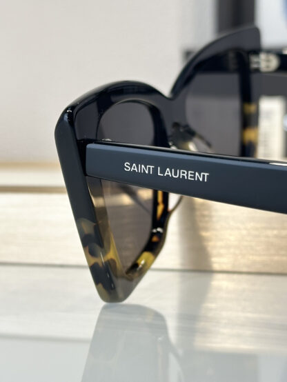 Yves Saint Laurent fashion sunglasses - Image 7