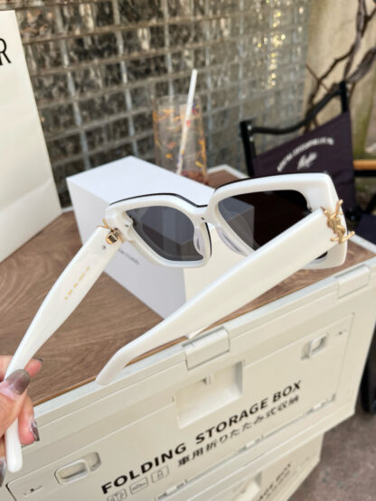 Yves Saint Laurent fashion sunglasses - Image 6
