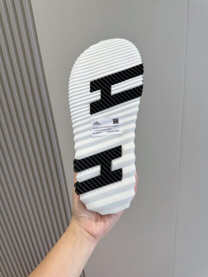 Hermès men's ultra-light and comfortable black and white slippers - Image 7