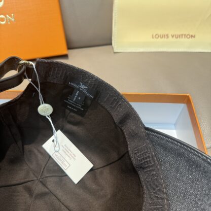 Louis Vuitton large logo embossed baseball cap - Image 7