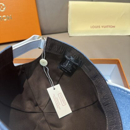 Louis Vuitton large logo embossed baseball cap - Image 7
