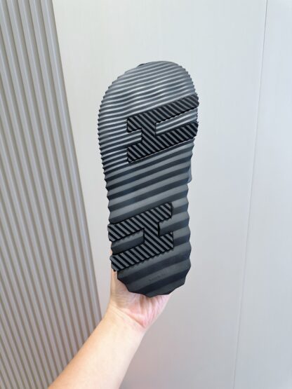 Hermès Men's Black Ultra Light Comfort Slippers - Image 7