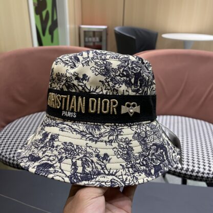 Dior exquisite and fashionable bucket hat - Image 8