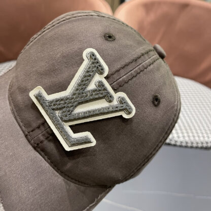 Louis Vuitton classic casual trendy simple baseball cap - Image 7