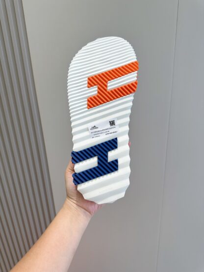 Hermès Men's Blue and Orange Cross-Color Ultra-Lightweight and Comfortable Slippers - Image 7
