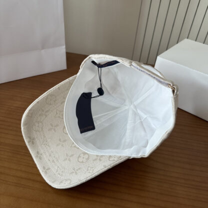 Louis Vuitton lightweight breathable baseball cap for men and women - Image 7
