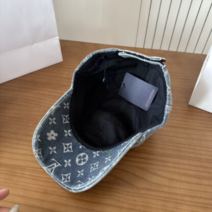 Louis Vuitton lightweight breathable baseball cap for men and women - Image 8