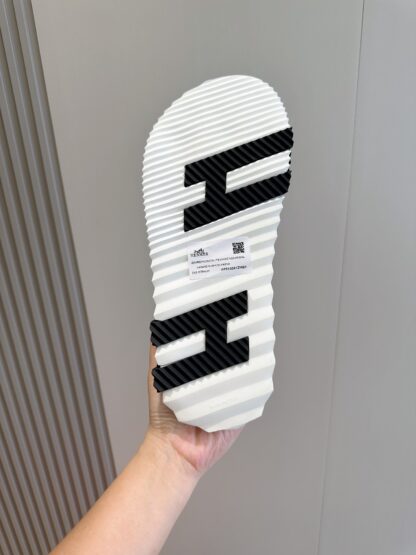 Hermès Men's Light Green Cross Ultra Light Comfort Slippers - Image 7