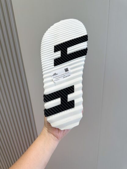 Hermès Men's Light Grey Cross Ultra Light Comfort Slippers - Image 7