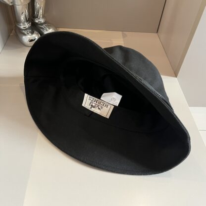 Hermès chain bucket hat - Image 7