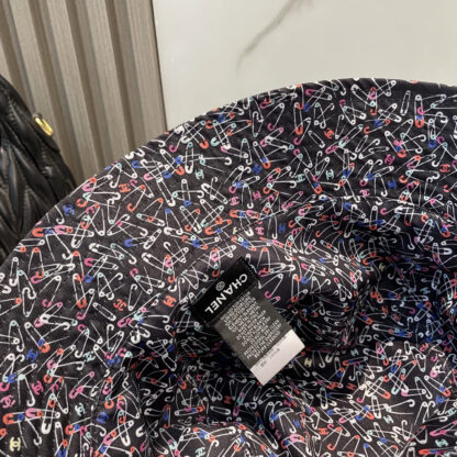 Chanel double-sided embroidered bucket hat - Image 7
