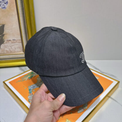 Chanel sequined baseball cap - Image 7