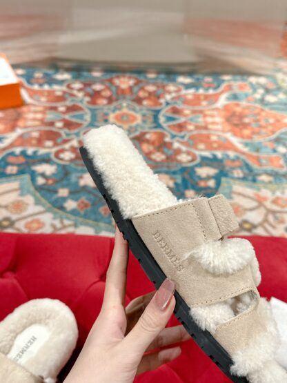 Hermès autumn and winter must-have stylish and comfortable apricot wool slippers - Image 7