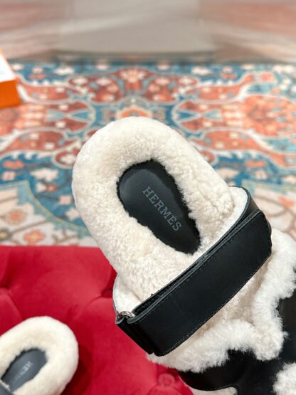 Hermès classic autumn and winter black and white versatile fashionable and comfortable wool slippers - Image 7