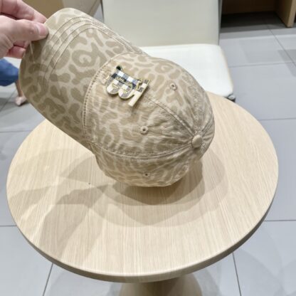 Burberry all-match personalized casual baseball cap - Image 8