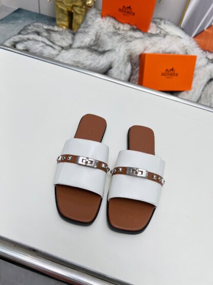 Hermès new spring and summer white and brown color matching flat sandals, heel height 1cm - Image 7