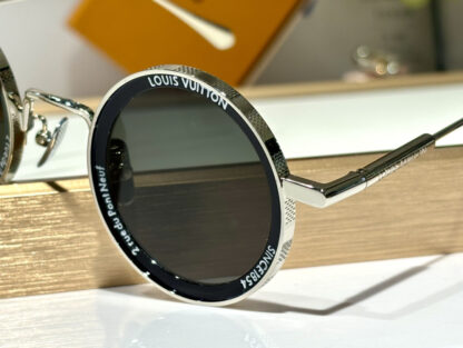LOUIS VUITTON Fashion Sunglasses - Image 8