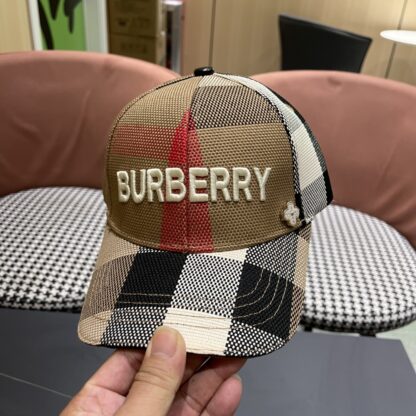 Burberry stylish plaid baseball cap - Image 8